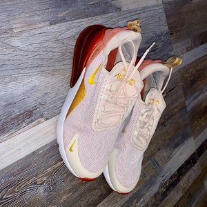 NIKE AIR MAX 270 LIGHT CREAM TERRA BLUSH.